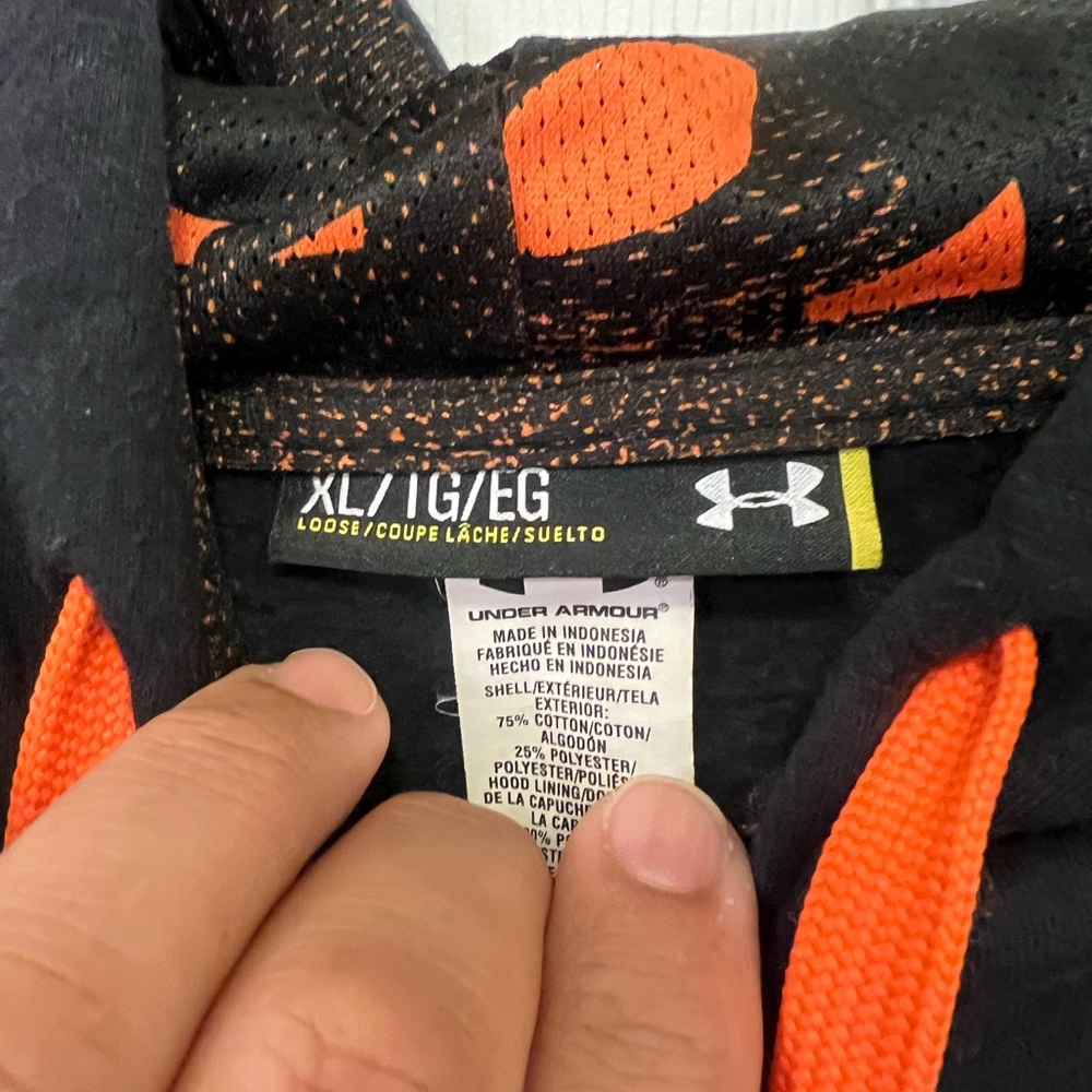 SOLD!!!  Under Armour men’s XL sweatshirt - Picture 7 of 14